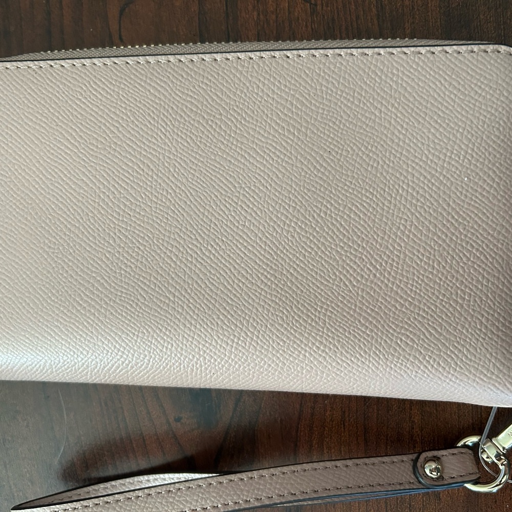 Michael Kors Wristlet  Wallet.NEW. - Picture 3 of 6